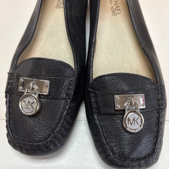 MK Michaels Kors Black Leather Hamilton Padlock Loafers Sz 7 - Picture 2 of 7